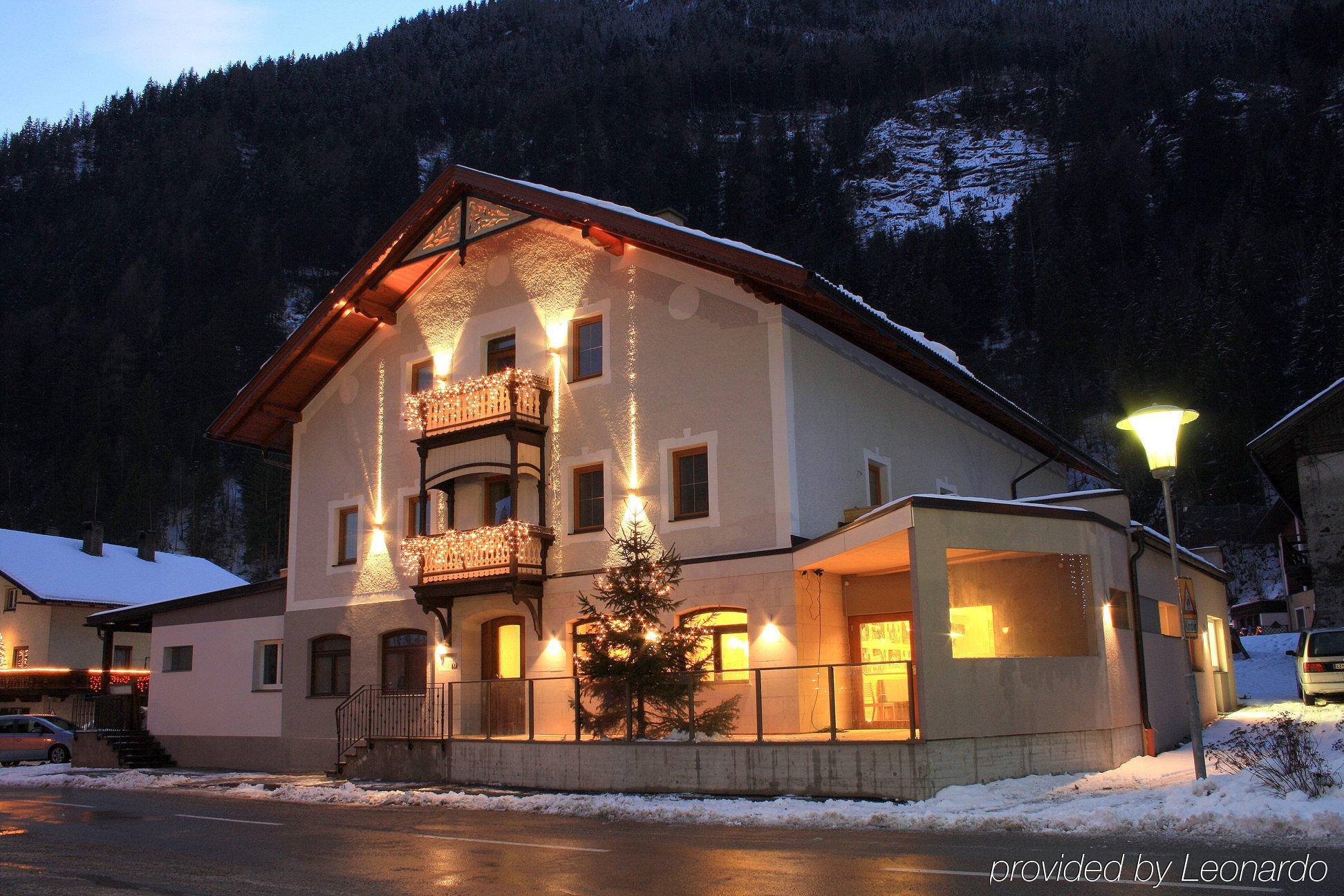 Gasthaus Post Matrei in Osttirol Exterior photo